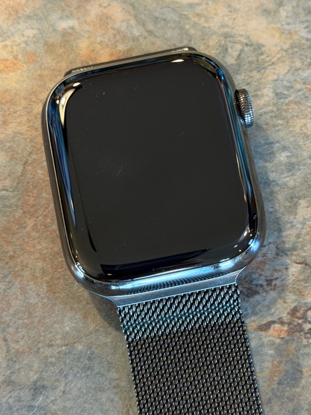Apple Smartwatch Series 8 45mm in Graphite Stainless Steel with Milanese Loop
